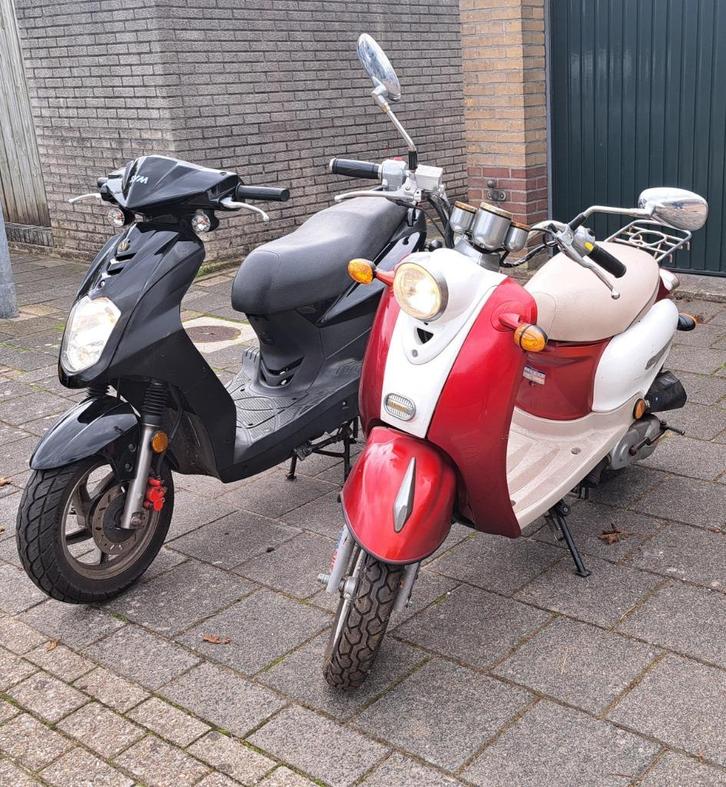 2 Scooters, 1 met kenteken en een zonder., Fietsen en Brommers, Snorfietsen en Snorscooters, Gebruikt, Overige merken, Benzine