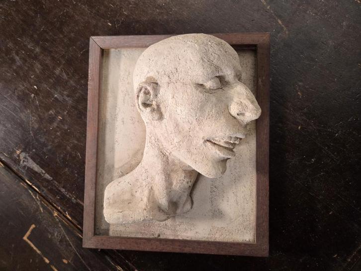13.Unieke reliëfsculptuur van een hoofd - handgemaakt, Antiek en Kunst, Kunst | Beelden en Houtsnijwerken