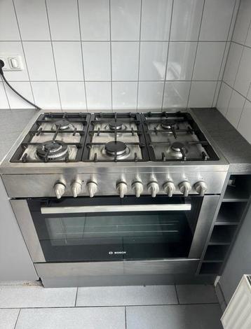 Bosch gasfornuis 6 pits met oven €75,- beschikbaar voor biedingen