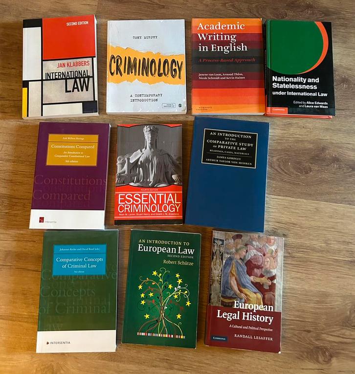 Verschillende boeken in recht en criminologie, Boeken, Partijen en Verzamelingen, Zo goed als nieuw, Ophalen