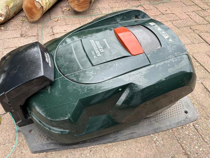 Husqvarna Automower 220 ac robotmaaier 2250 uur nieuwe accu, Tuin en Terras, Robotmaaiers, Gebruikt, 20 tot 25 cm, Ophalen of Verzenden