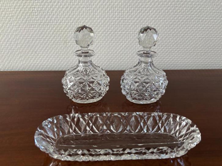Antieke kristallen toiletset; 2 parfumflesjes + kammenbakje., Antiek en Kunst, Antiek | Glas en Kristal, Ophalen of Verzenden