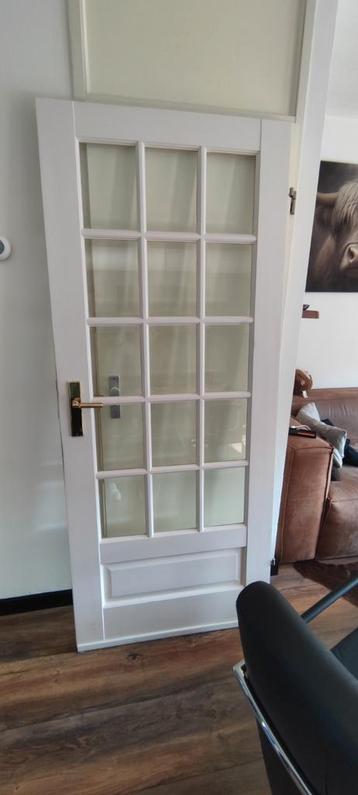Massieve houten opdekdeur met glas beschikbaar voor biedingen