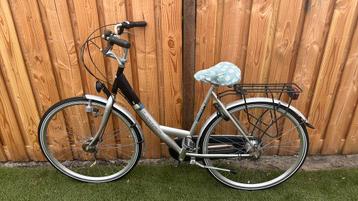 Dames fiets beschikbaar voor biedingen