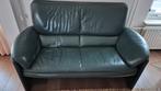 LeoLux 2 zitsbank leer kleur groen, Huis en Inrichting, Banken | Bankstellen, Ophalen, Gebruikt, Minder dan 75 cm, Tweepersoons