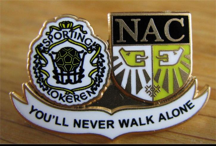 NAC Breda Sporting Lokeren Pin - Voetbal, Verzamelen, Speldjes, Pins en Buttons, Nieuw, Speldje of Pin, Sport, Ophalen of Verzenden
