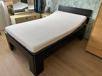 Bed elektrisch verstelbaar Bossflex + Matras beschikbaar voor biedingen