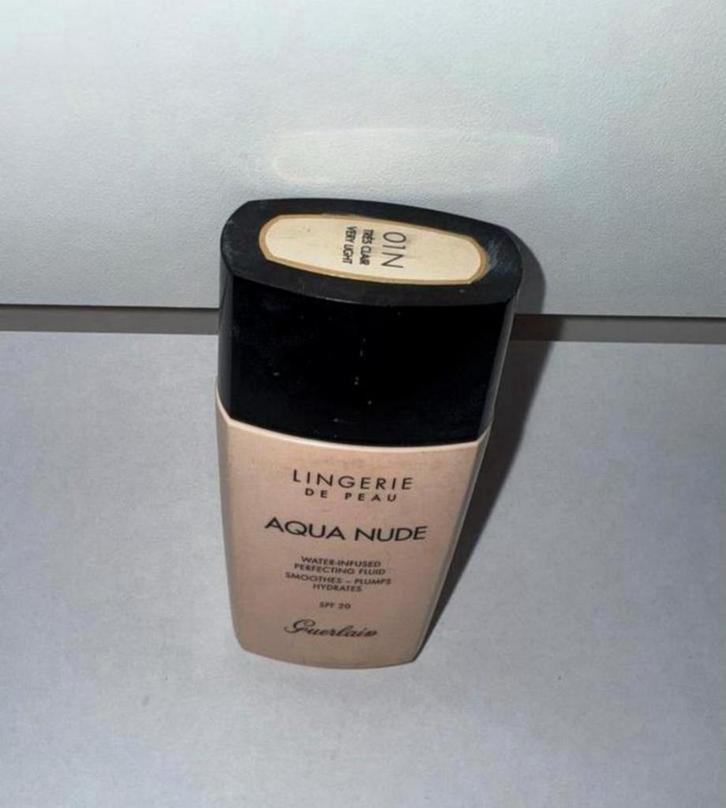 Aqua Nude Goundation Guerlain Very light 01N lingerie depeau, Sieraden, Tassen en Uiterlijk, Uiterlijk | Cosmetica en Make-up