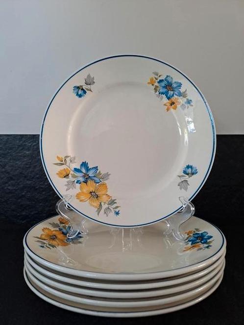 6 Crèmekleurige aardewerk ontbijtborden met blauw-gele bloem, Huis en Inrichting, Keuken | Servies, Zo goed als nieuw, Bord(en)