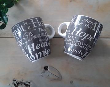 2 mokken / bekers met tekst, o.a. Home heaven hopes dreams g beschikbaar voor biedingen
