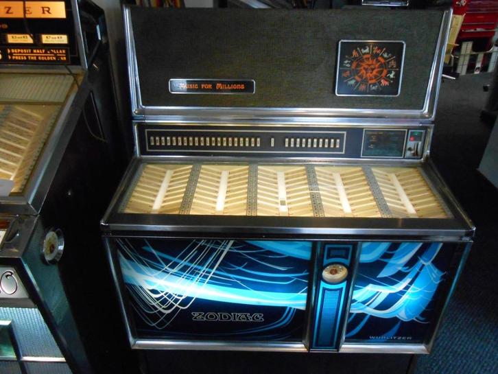 wurlitzer zodiac 3500, Verzamelen, Automaten | Jukeboxen, Zo goed als nieuw, Wurlitzer, 1960 tot 1970, Met singles, Ophalen of Verzenden
