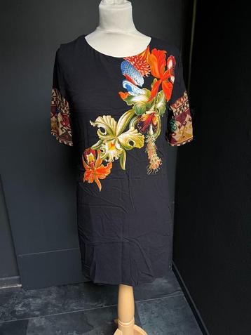 Mooie zwarte dames jurk DESIGUAL maat 42 bloemen beschikbaar voor biedingen
