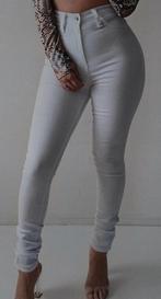 Witte jeans. S, Nieuw, Lang, Fashionnova, Wit