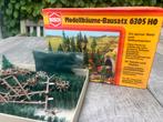 Busch 30 dennenboompjes in originele doos modelbouw, Hobby en Vrije tijd, Modelbouw | Figuren en Diorama's, Ophalen of Verzenden