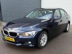 BMW 3-serie 320i Executive 2DEEIG/AUTOMAAT/CRUISE/PDC/LMV/NA, Auto's, Automaat, Euro 5, Zwart, 4 cilinders