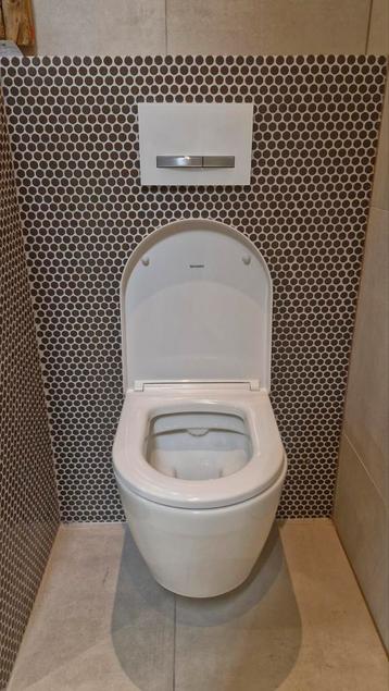 Toiletten 2 stuks  beschikbaar voor biedingen