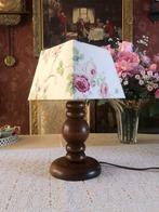 Tafellamp hout vintage lampenkap crème met rozen / bloemen