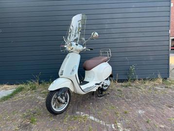 Vespa Primavera wit 25km scherm rekje beschikbaar voor biedingen