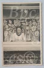 fotokaart meisje achter venster 1920's, Gebruikt, Verzenden, Foto, Voor 1940