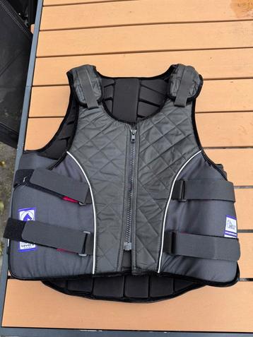 Bijna nieuwe bodyprotector adult-L beschikbaar voor biedingen