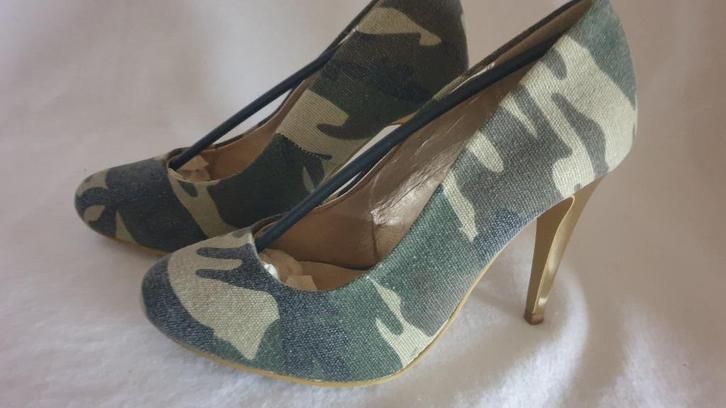 Tango pumps Army mt 36,37 of 38, Kleding | Dames, Schoenen, Nieuw, Pumps, Groen, Ophalen of Verzenden