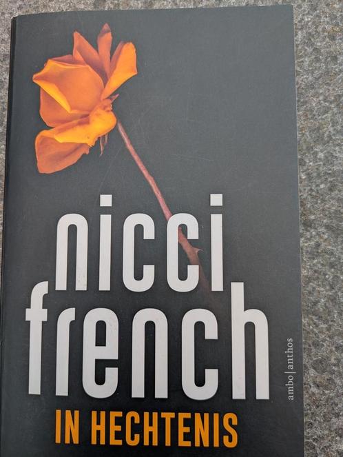 Nicci French - In hechtenis, Boeken, Thrillers, Zo goed als nieuw, Nederland, Ophalen of Verzenden