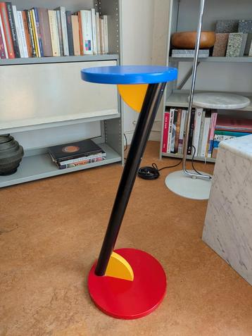 Memphis design bijzettafel plantstand jaren '80 beschikbaar voor biedingen