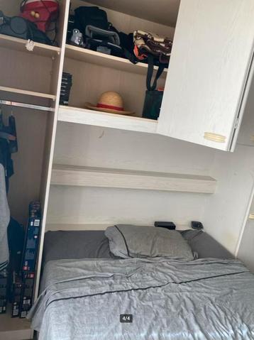 Tweepersoonsbed met kasten beschikbaar voor biedingen