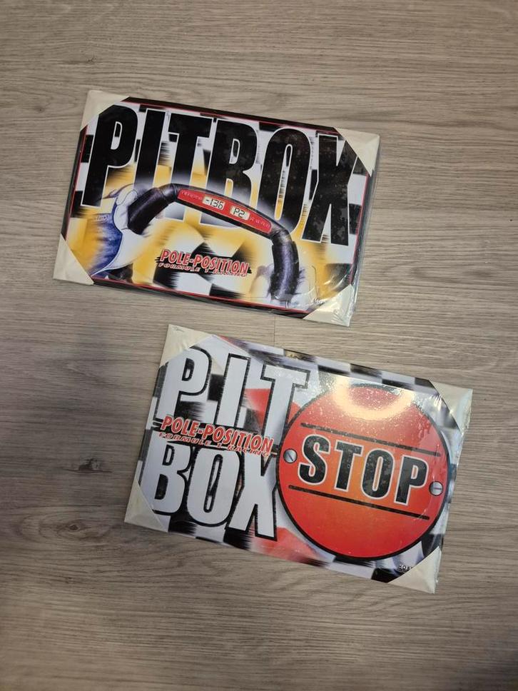 2x Formule 1 Decoratie - Pitbox Pole Position, Huis en Inrichting, Woonaccessoires | Wanddecoraties, Nieuw, Ophalen of Verzenden