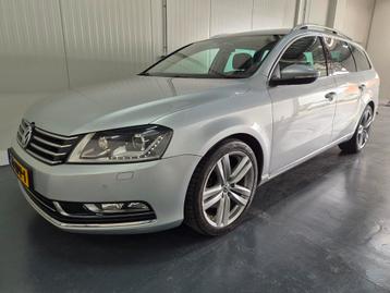 Vw Passat Highline R-line TSI DSG Nap Vol! Leer, Xenon, Led beschikbaar voor biedingen