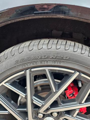 Zgan Pirelli  scorpion banden runflat. 255/45 20 beschikbaar voor biedingen