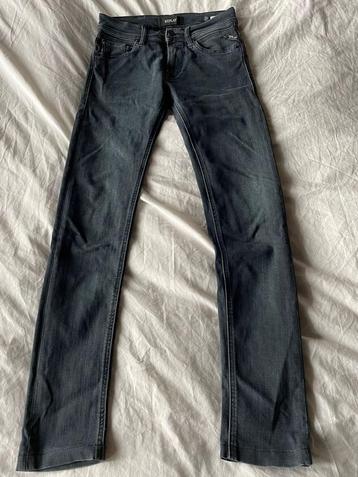 + Zo goed als nieuwe Replay skinny spijkerbroek. Maat 27. beschikbaar voor biedingen