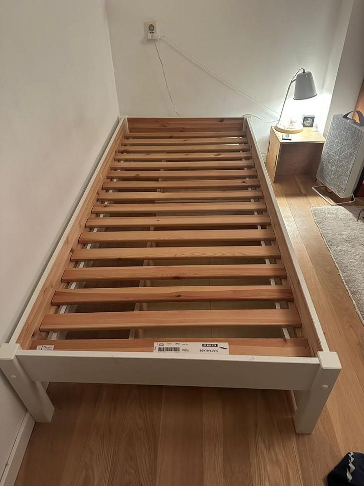 Eenpersoons bedframe met lades en lattenbodem, Huis en Inrichting, Slaapkamer | Bedden, Gebruikt, Eenpersoons, 90 cm, 200 cm, Hout