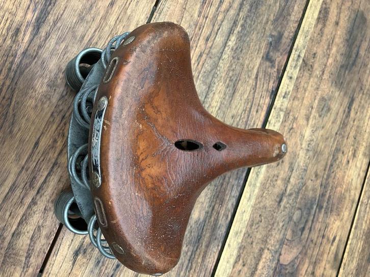 Lepper Primus fietszadel. Mooie staat goed en compleet. , Fietsen en Brommers, Fietsonderdelen, Gebruikt, Oldtimer, Zadel, Ophalen of Verzenden
