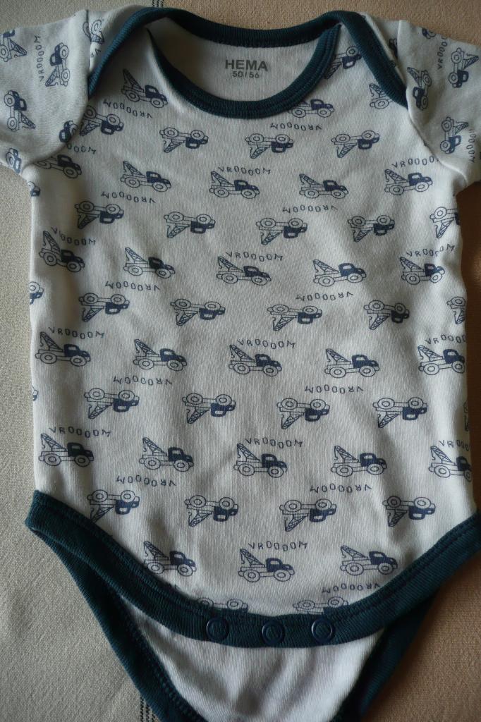 Vroooom... Baby romper van de Hema Maat 50/56, Kinderen en Baby's, Babykleding | Maat 50, Nacht- of Onderkleding, Jongetje of Meisje