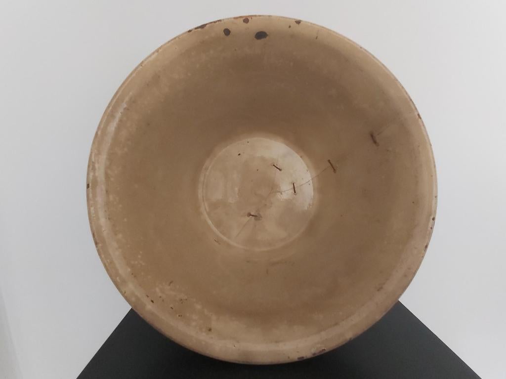 Prachtige antieke  xlarge "stapled" terracotta /gres schaal, Ophalen of Verzenden