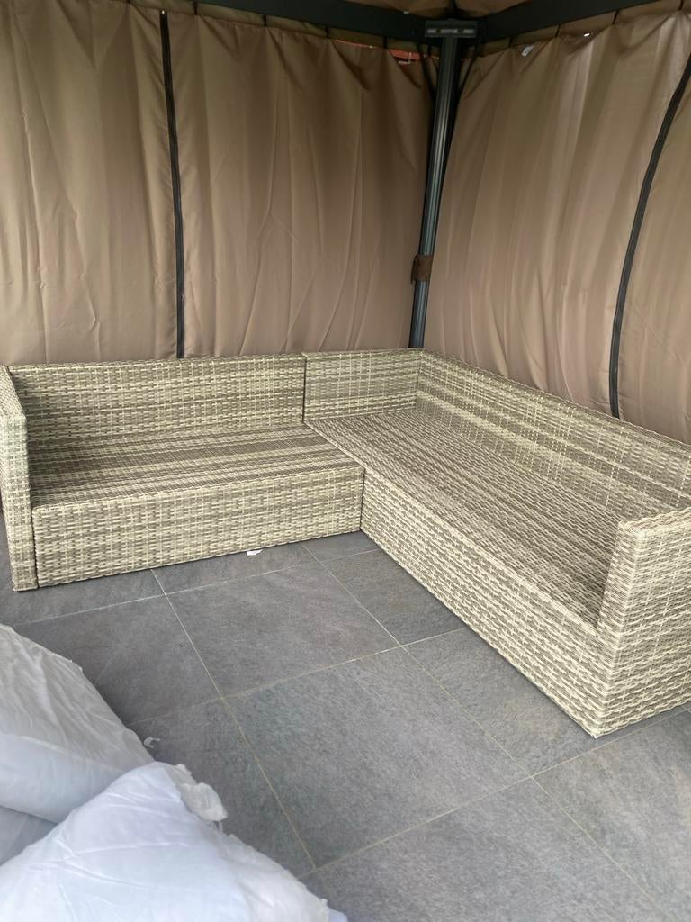 Wicker loungeset met hoekbank en poef, Tuin en Terras, Tuinsets en Loungesets, Gebruikt, Loungeset, Wicker, 5 zitplaatsen, Bank