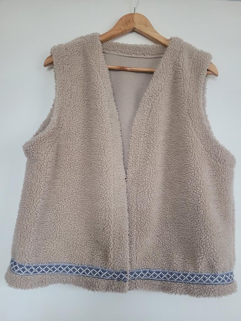 Miss E Teddy Gilet - Beige met mooi geborduurd randje M, Kleding | Dames, Maat 38/40 (M), Beige, Ophalen of Verzenden, Zo goed als nieuw