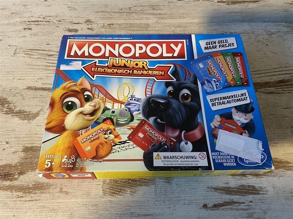 Monopoly junior elektronisch bankieren [s636], Hobby en Vrije tijd, Gezelschapsspellen | Bordspellen, Verzenden, Zo goed als nieuw
