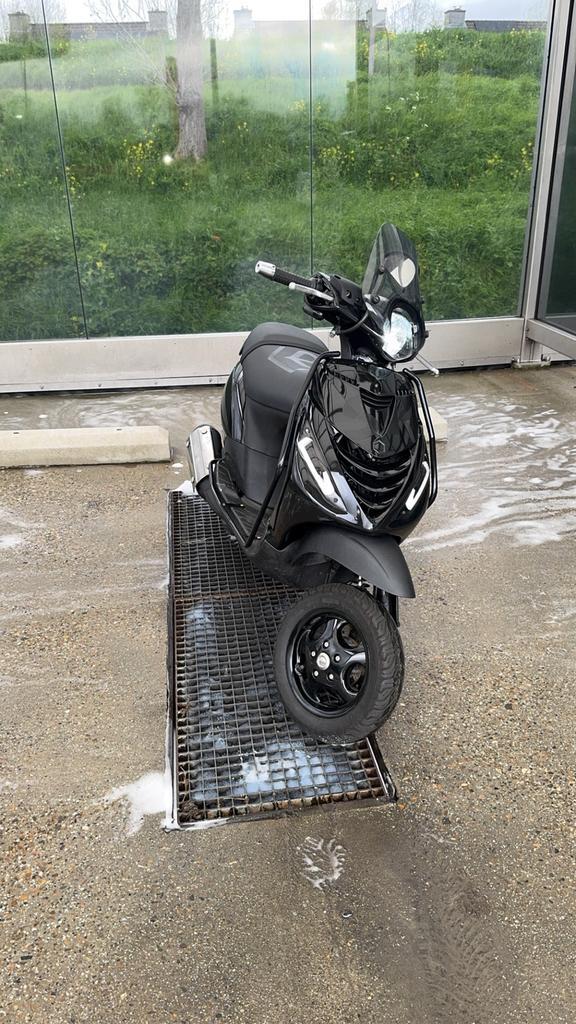 Zip 172cc brom, Fietsen en Brommers, Scooters | Piaggio, Zo goed als nieuw, Zip, Maximaal 45 km/u, Tweetakt, Ophalen