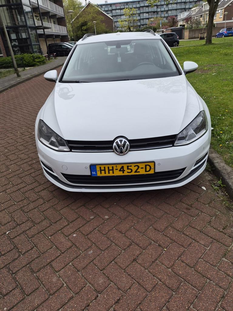 Volkswagen Golf 1.6 TDI 81KW/110PK Var. Aut7 2015 Wit, Auto's, Volkswagen, Stof, Zwart, 4 cilinders, 700 kg
