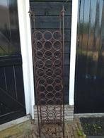 hoog wijnrek met franse lelie, Ophalen