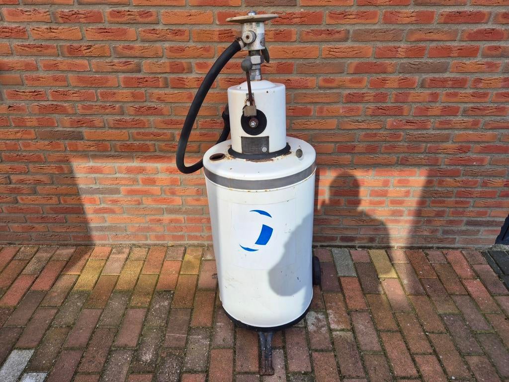 Te koop Bereila tweetakt pomp oldtimer brommer mengsmering, Ophalen