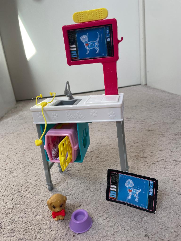 Barbie dierenkliniek met pup, Ophalen of Verzenden, Zo goed als nieuw, Barbie