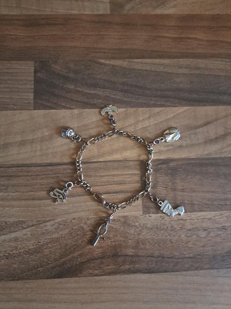 Goudkleurige armband met Egyptische bedels, Sieraden, Tassen en Uiterlijk, Overige materialen, Gebruikt, Ophalen of Verzenden