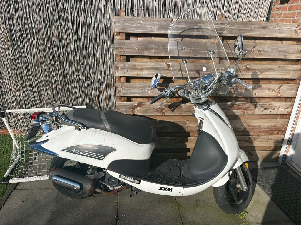 Opknap scooter SYM Allo (start niet meer), Fietsen en Brommers, Scooters | SYM, Ophalen, Gebruikt, Benzine, Allo