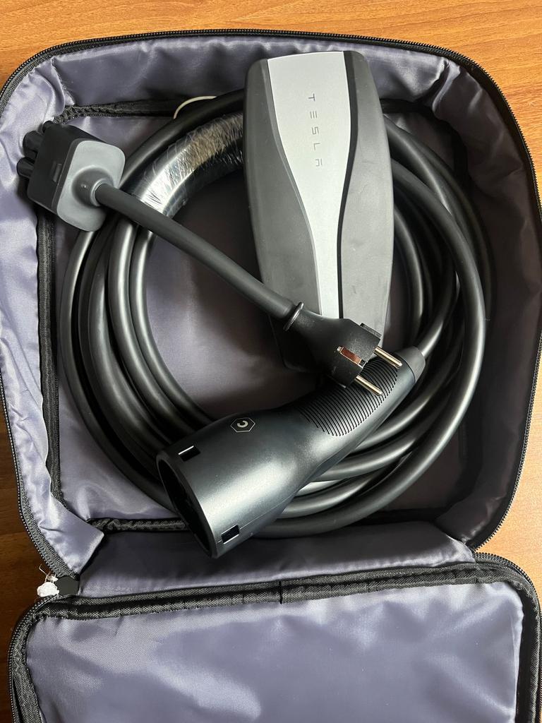 Tesla thuislader., Ophalen, Zo goed als nieuw, Laadkabel