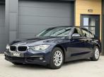 BMW 3-serie 318i Executive - Automaat - Airco - Navigatie -, Euro 6, Blauw, Origineel Nederlands, 3 cilinders