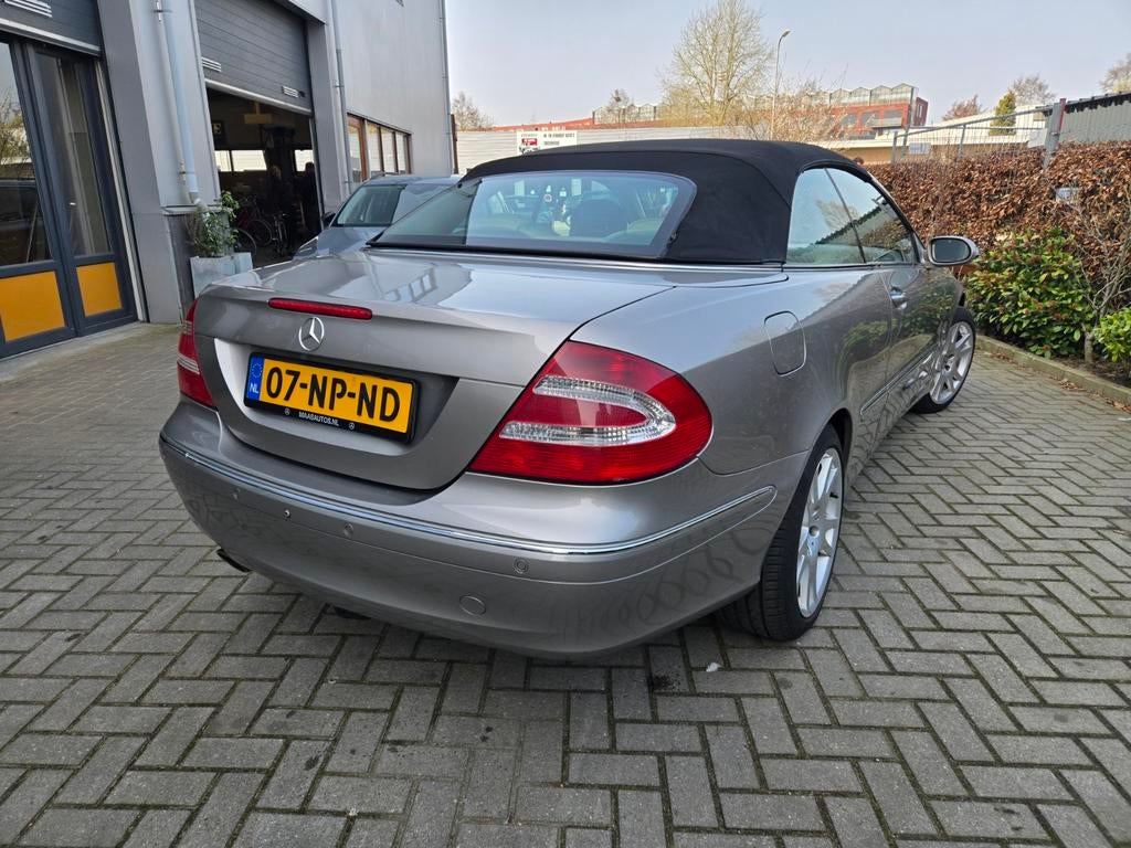 Mooie mercedes clk 240 6 cil NAP! cabrio automaat uit 2004, Auto's, Mercedes-Benz, Automaat, Cabriolet, Leder, Bedrijf