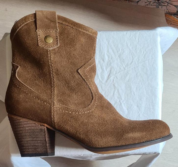 Zgn, suede laarzen, bruin, mt 39, merk Novocento. Hak 7 cm, Kleding | Heren, Schoenen, Zo goed als nieuw, Boots, Bruin, Ophalen of Verzenden